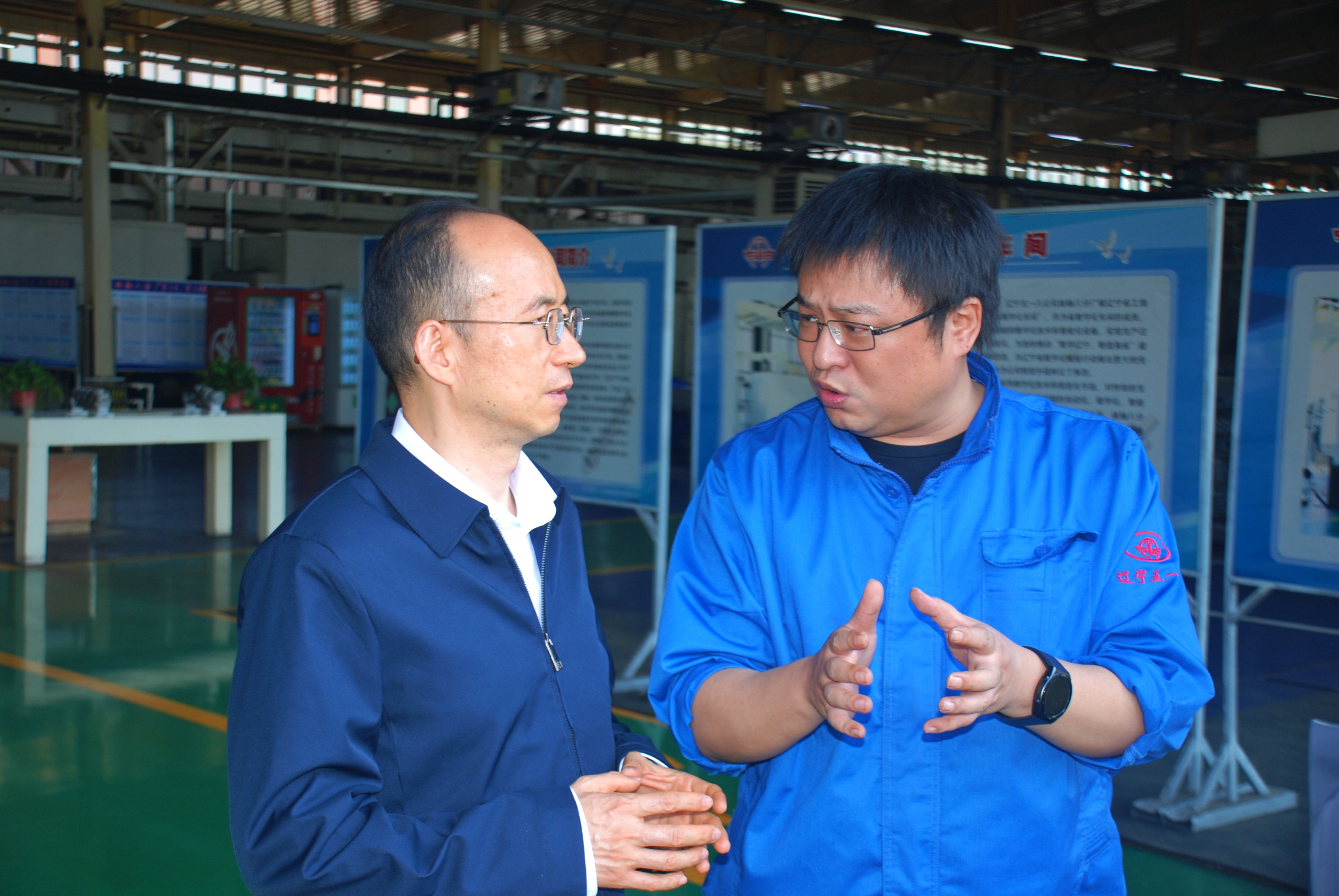 省財(cái)政廳副廳長(zhǎng)沈衛(wèi)裕蒞臨我司調(diào)研大型鐓鍛曲軸生產(chǎn)線建設(shè)項(xiàng)目